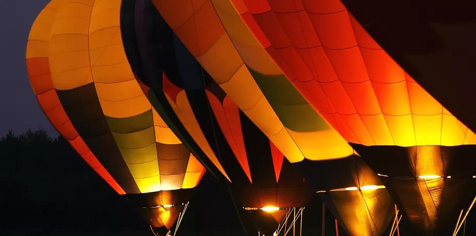Hot-air-balloons-inflated
