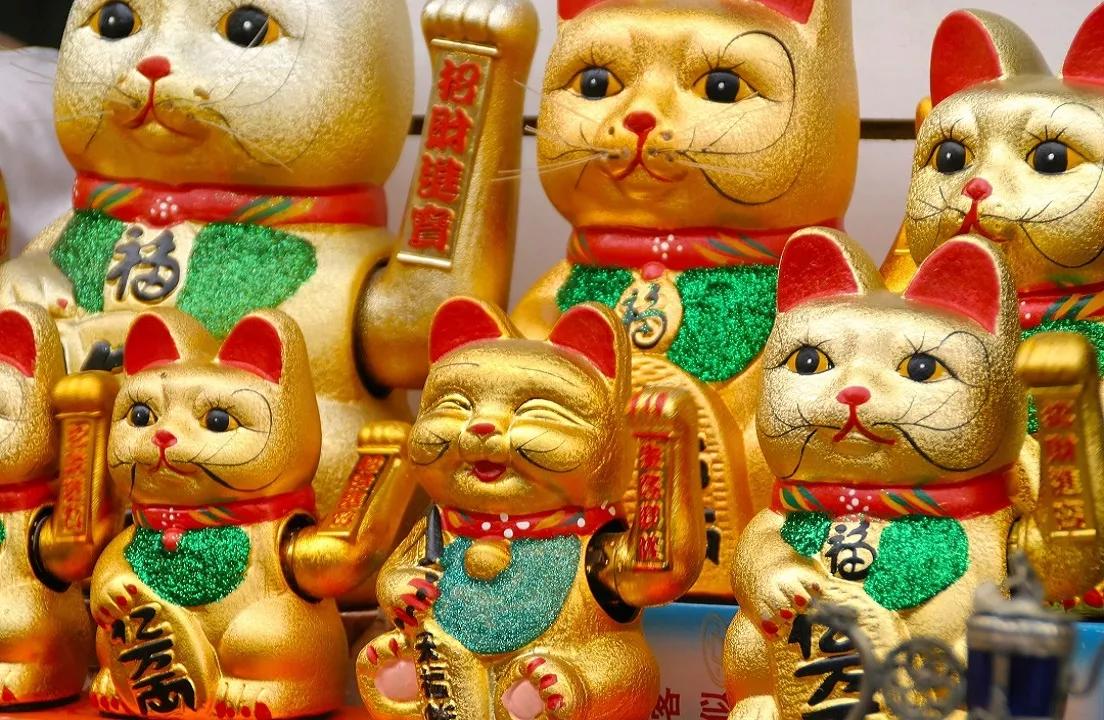 Chinese lucky cats